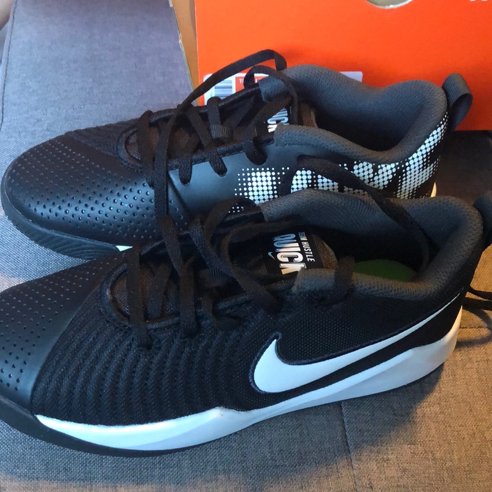 Nike Team Hustle Quick 2 NWOT